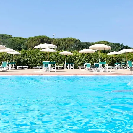 Isa-apartments For 4 People, 2 Bedrooms, In With Swimming Pool In San Vincenzo, Just 600 Meters From The Sea
