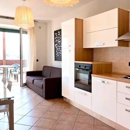 Isa-apartments For 4 People, 2 Bedrooms, In With Swimming Pool In San Vincenzo, Just 600 Meters From The Sea